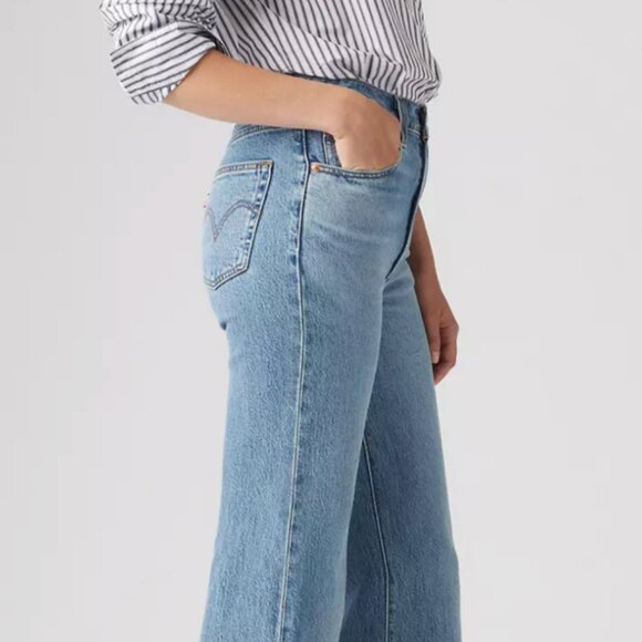 Levi's Ribcage Bell Jeans - Picture 2 of 8